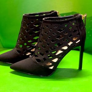 • CAGE HIGH HEELS • BLACK •